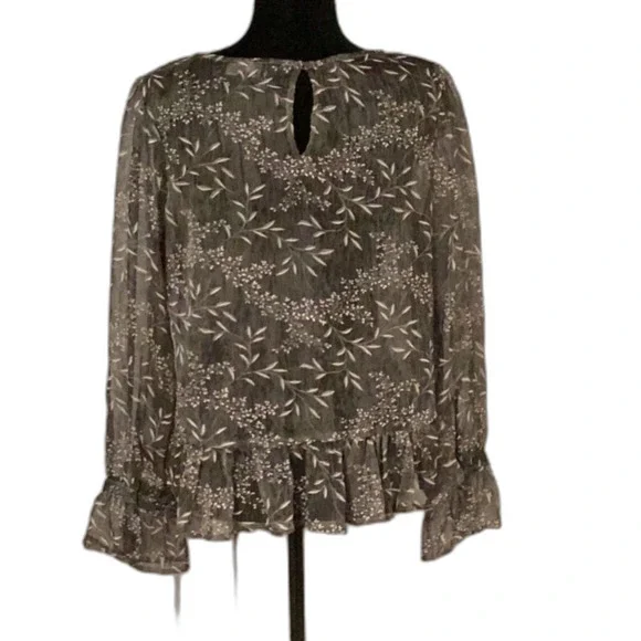 Lulu’s Flowered Blouse - Picture 2 of 5